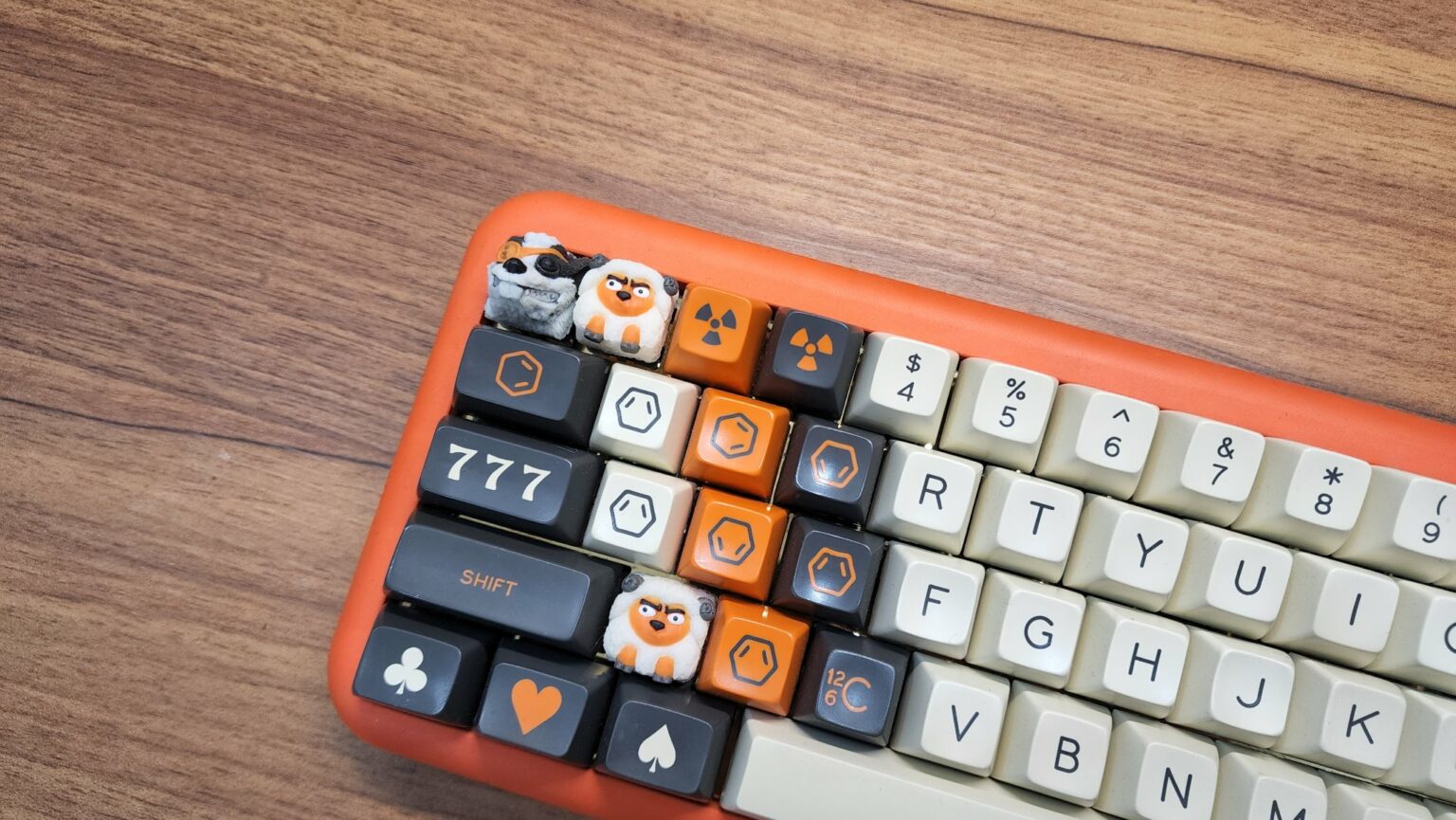 Why Mechanical Keyboards Are Expensive? Helvetica Forever